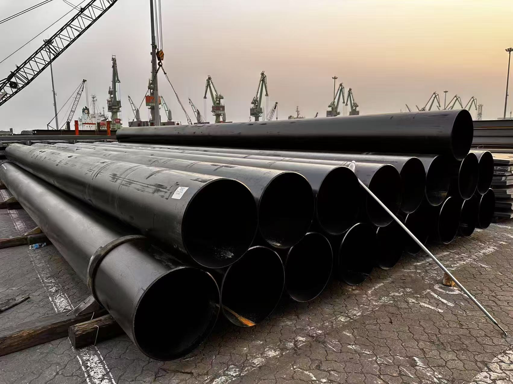 Large diameter steel pipes prepared for Dubai project