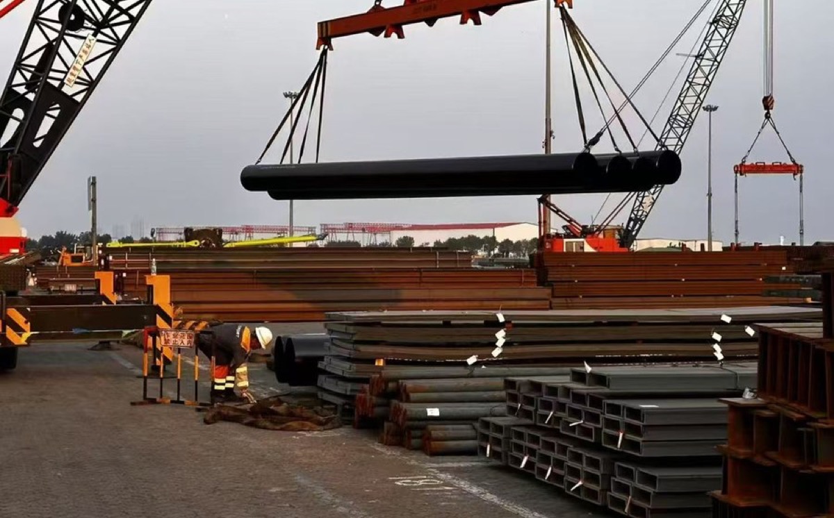 Large diameter pipe lifting in yard