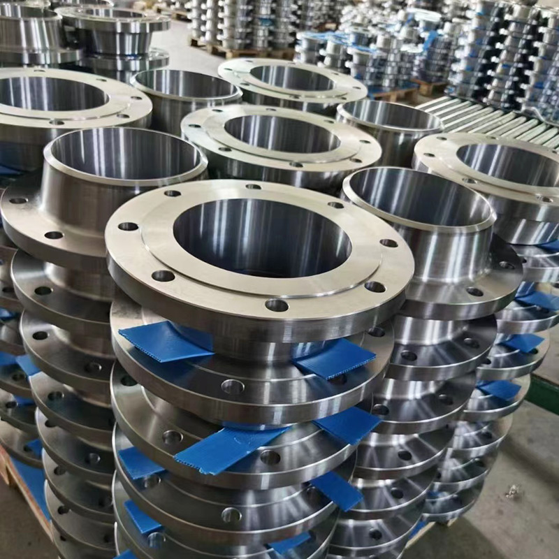 Packed steel flanges with face protection